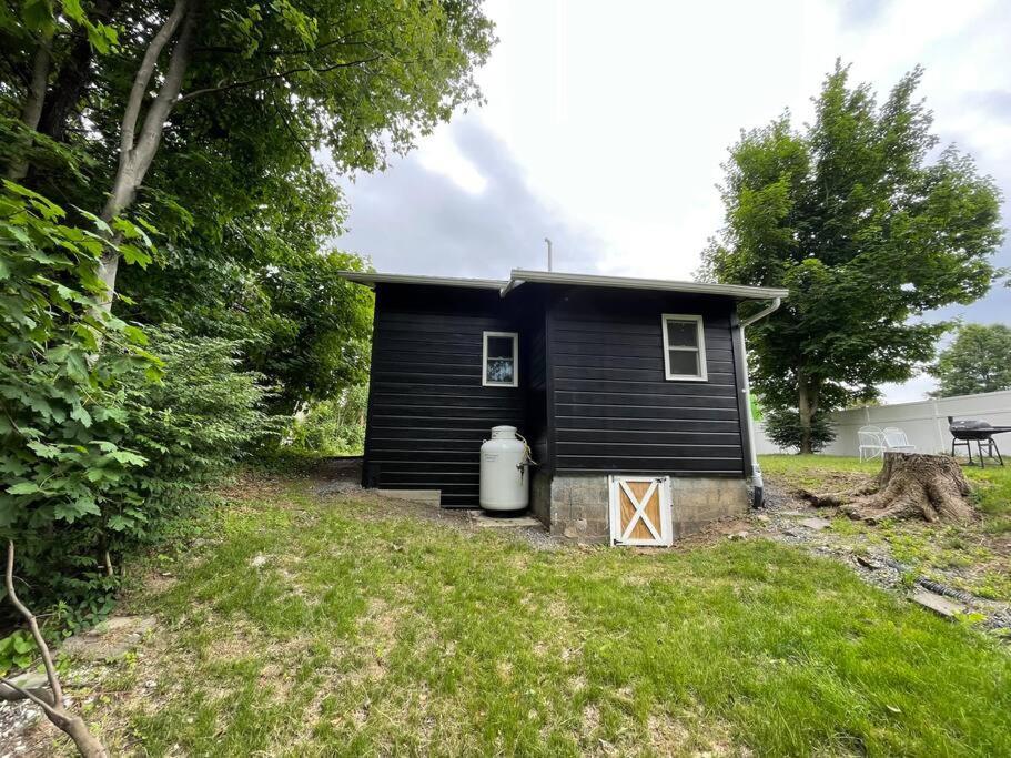 Campfire Cottage Fireplace, Fire Pit & No Chores! キングストン エクステリア 写真