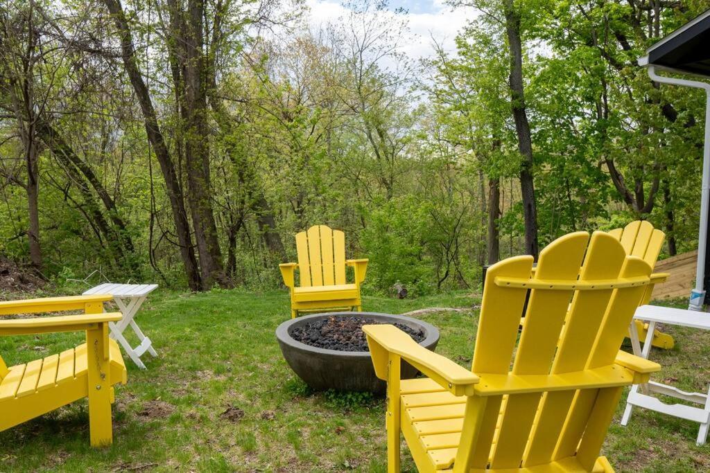 Campfire Cottage Fireplace, Fire Pit & No Chores! キングストン エクステリア 写真